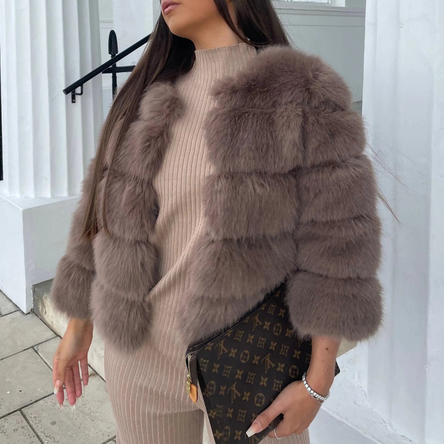 Donna - Giacca elegante in pelliccia sintetica - Vestibilità corta