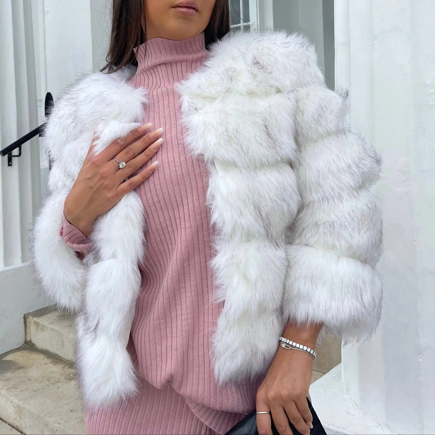 Donna - Giacca elegante in pelliccia sintetica - Vestibilità corta