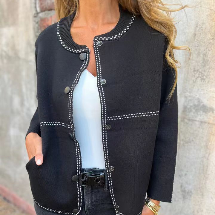 Donna - Cardigan elegante con bottoni - Dettagli della scollatura