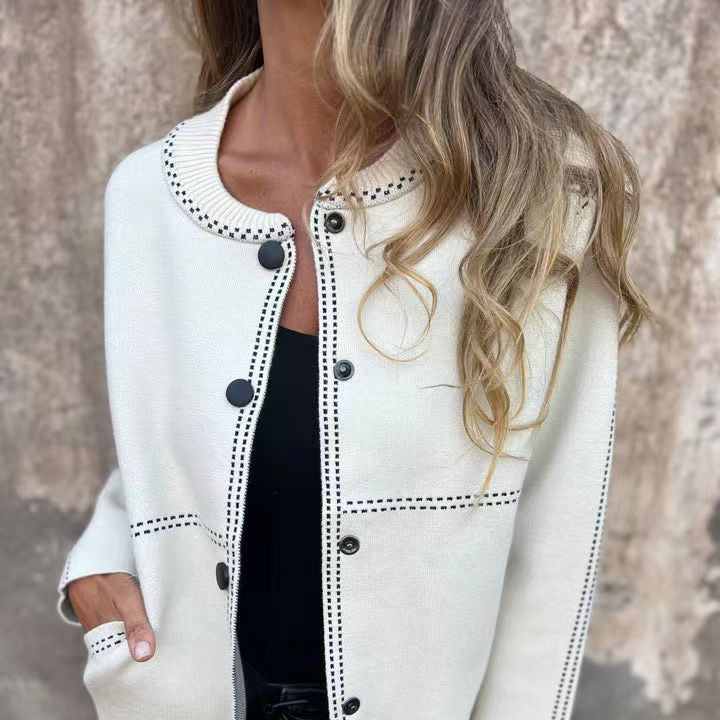 Donna - Cardigan elegante con bottoni - Dettagli della scollatura