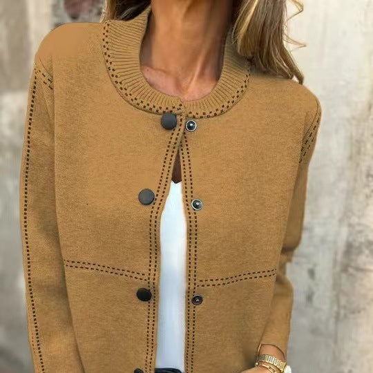 Donna - Cardigan elegante con bottoni - Dettagli della scollatura