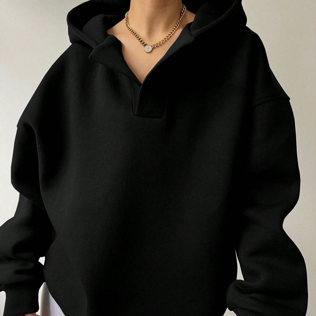 Donna - Maglia oversize con cappuccio e scollo a V
