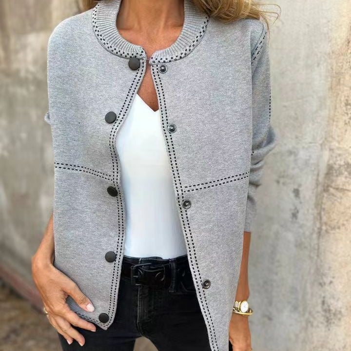Donna - Cardigan elegante con bottoni - Dettagli della scollatura
